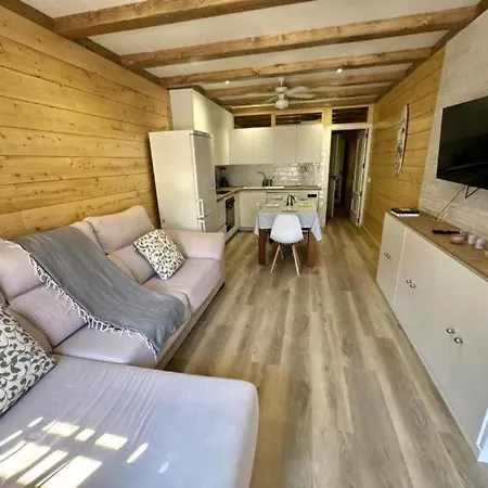 Casa De Madera 2 *